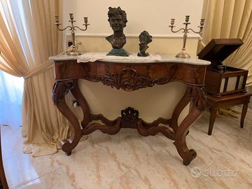 Console di legno con piano in marmo