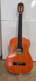 Chitarra acustica con accordatore