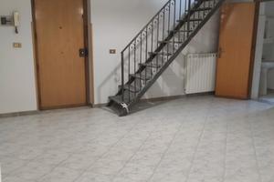 Appartamento più due seminterrati