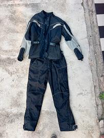 Completo moto abbigliamento tecnico