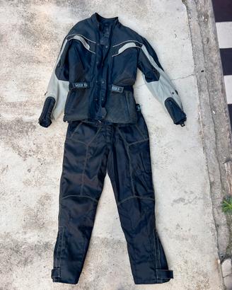 Completo moto abbigliamento tecnico