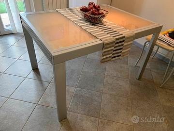 TAVOLO IN METALLO E VETRO