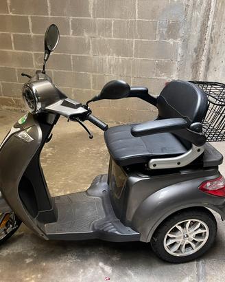 SCOOTER AUSILIO ELETTRICO PER ANZIANI E DISABILI