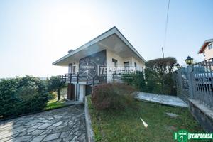 VILLA CON GIARDINO A PARUZZARO