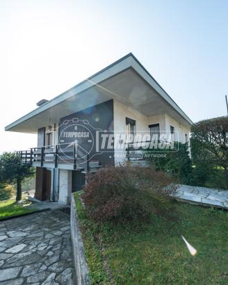 VILLA CON GIARDINO A PARUZZARO