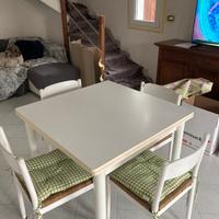 Tavolo allungabile + 4 sedie