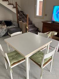 Tavolo allungabile + 4 sedie