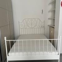 letto, materasso,cassettiera e tavolino ikea