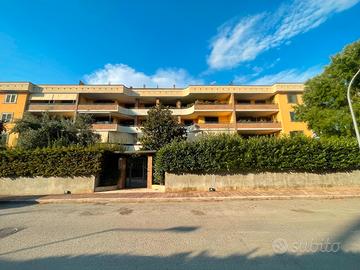 Appartamento con terrazzo, doppio giardino e box