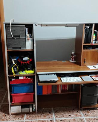 scrivania con ripiano estraibile