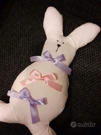 Coniglietto pupazzo di stoffa a righe rosa