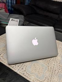 Macbook Air 11”- Intel Core i5 4GB/128GB - 2 cicli