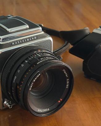 Hasselblad 500 C/M con 80mm Planar e pentaprisma