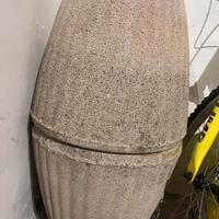 Vasi in cemento e ghiaia