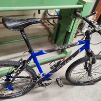bicicletta Mountain bike 