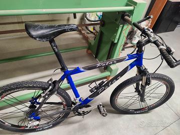 bicicletta Mountain bike 