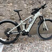 CUBE STEREO HYBRID ONE22 PRO 800        KM 400