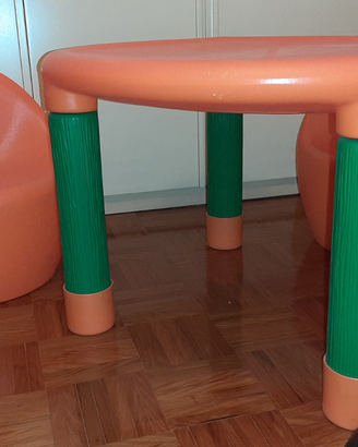 Tavolino per bambini con due sedie