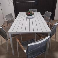 Tavolo e 6 poltroncine da giardino 