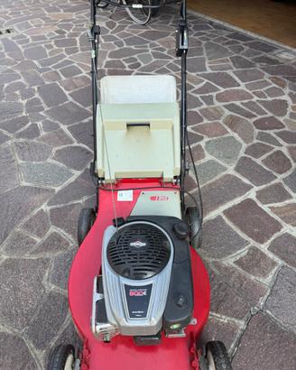 Tagliaerba a motore