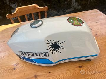 Serbatoio e codino  suzuki gs 450