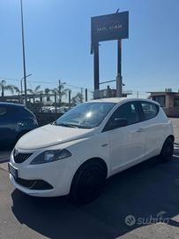 Lancia Ypsilon 1.0 FireFly 5 porte S&S Hybrid Albe