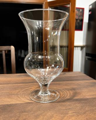 Vaso a calice in vetro trasparente