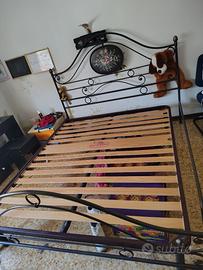 struttura letto ferro battuto 