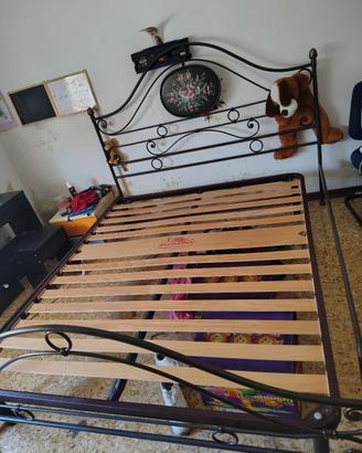 struttura letto ferro battuto 