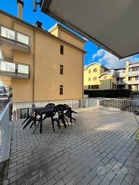 Stanza singola in quadrilocale doppi servizi