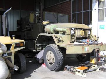 Veicolo storico militare da collezione REO 6X6