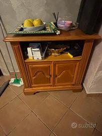 Credenzina bassa in legno noce