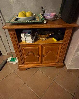 Credenzina bassa in legno noce