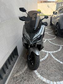 SYM ADX 300 del 2025 con 8200 km