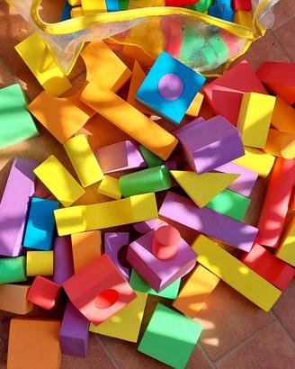mattoncini costruzione giocattoli e forme morbide