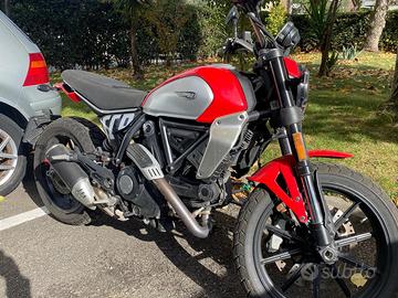 Ducati Scrambler ICON 2024 ( con quick shifter )