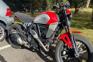 Ducati Scrambler ICON 2024 ( con quick shifter )
