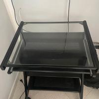 Scrivania tavolo porta pc