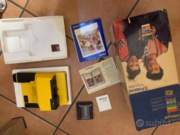 Macchina fotografica Polaroid IMPULSE 600 gialla