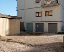 Via Quasimodo-GARAGE con doppio ingresso