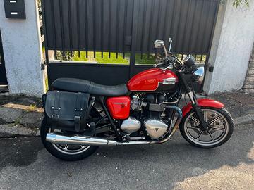 Triumph Bonneville T100 SE