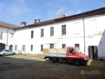 Immobile in asta di 118 m² con più di 5 locali a O