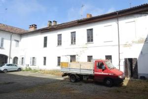 Immobile in asta di 118 m² con più di 5 locali a O