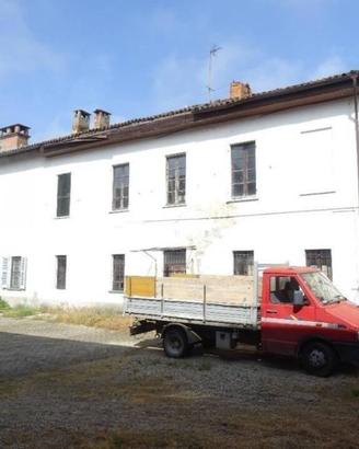 Immobile in asta di 118 m² con più di 5 locali a O