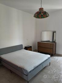 Luminosa e spaziosa stanza