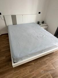 Letto matrimoniale con luce led