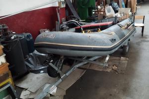 gommone con carrello e motore