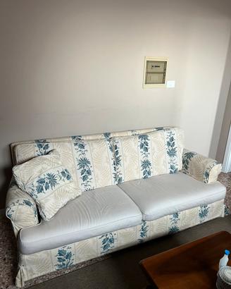 Divano 3 posti con rivestimento floreale