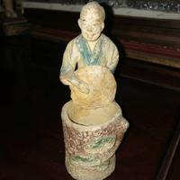 Statua figura oriente antico raccoglitore di grano