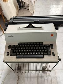 Macchina da scrivere Olympia anni 60/70